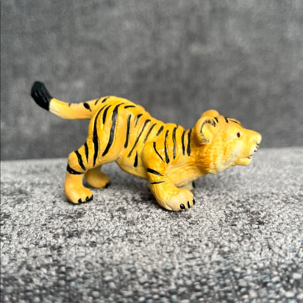 Schleich Tiger Cub Lurking 14092 Retired